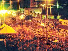 Os blocos do Folia de Rua levaram s ruas milhares de folies 