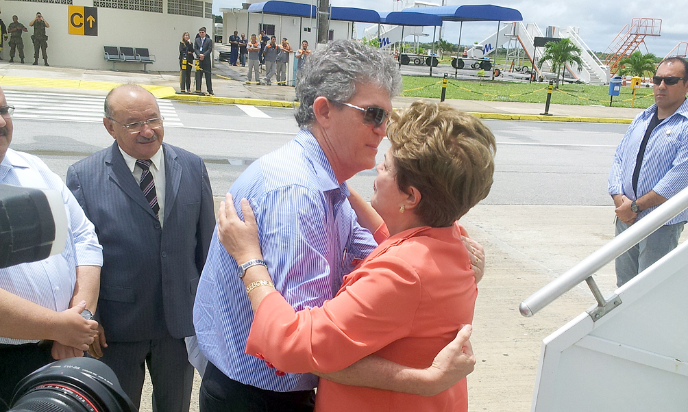 Governador recebeu Dilma no Aeroporto Castro Pinto